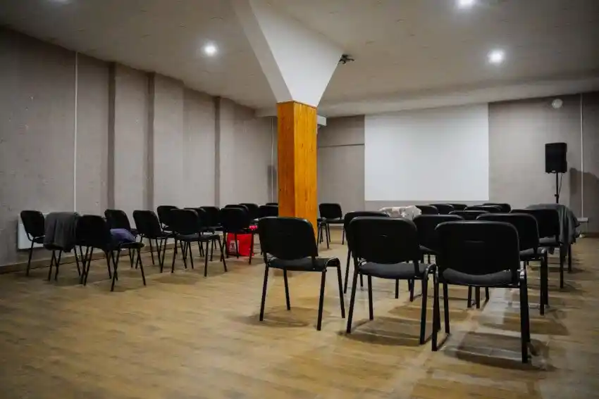 Profesjonalnie wyposażona sala konferencyjna